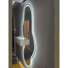 Зеркало неправильной формы в полный рост с фронтальной и тыльной фоновой подсветкой с вырезом под консоль/тумбу Беллами 